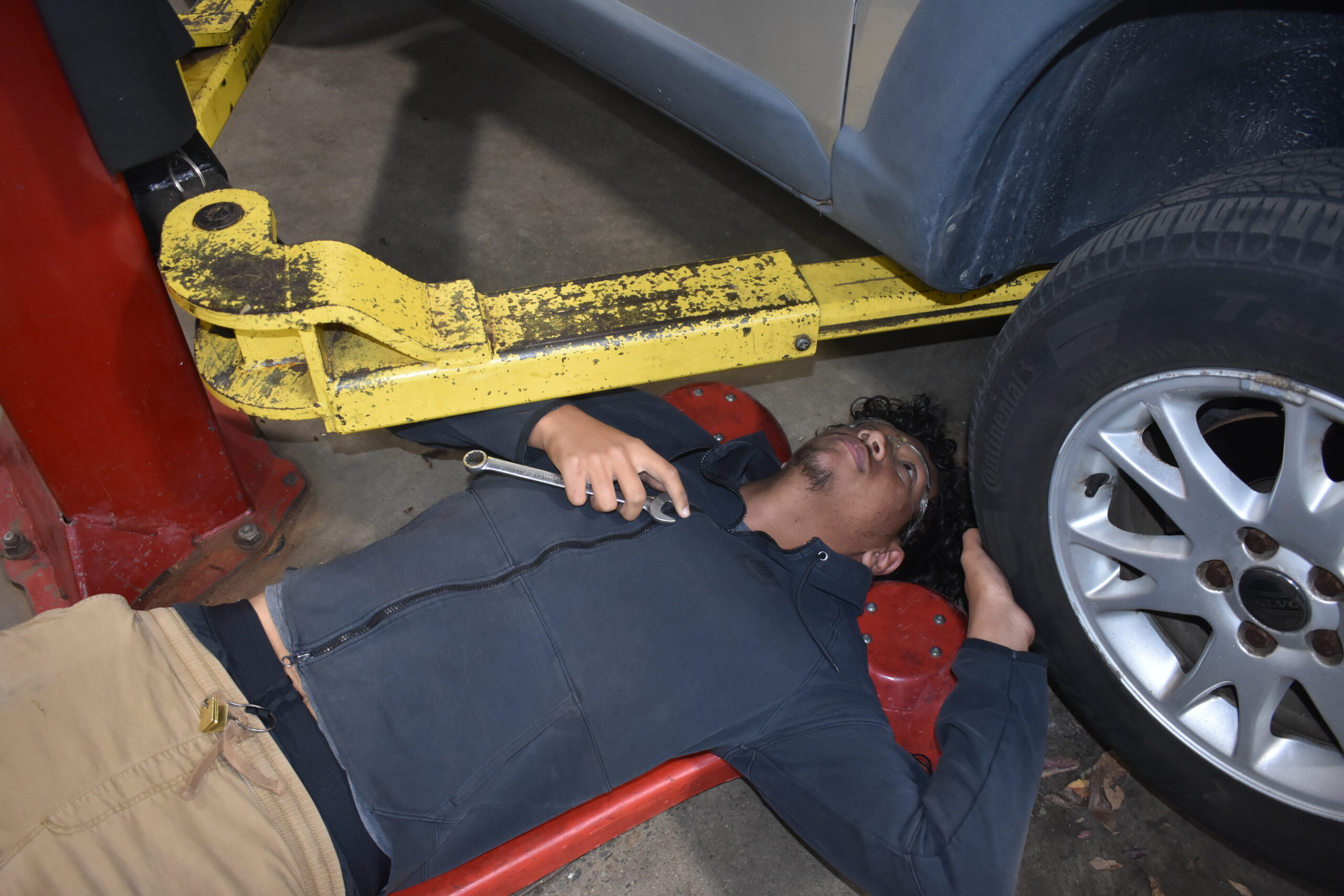 A student working underneath a car<br />
