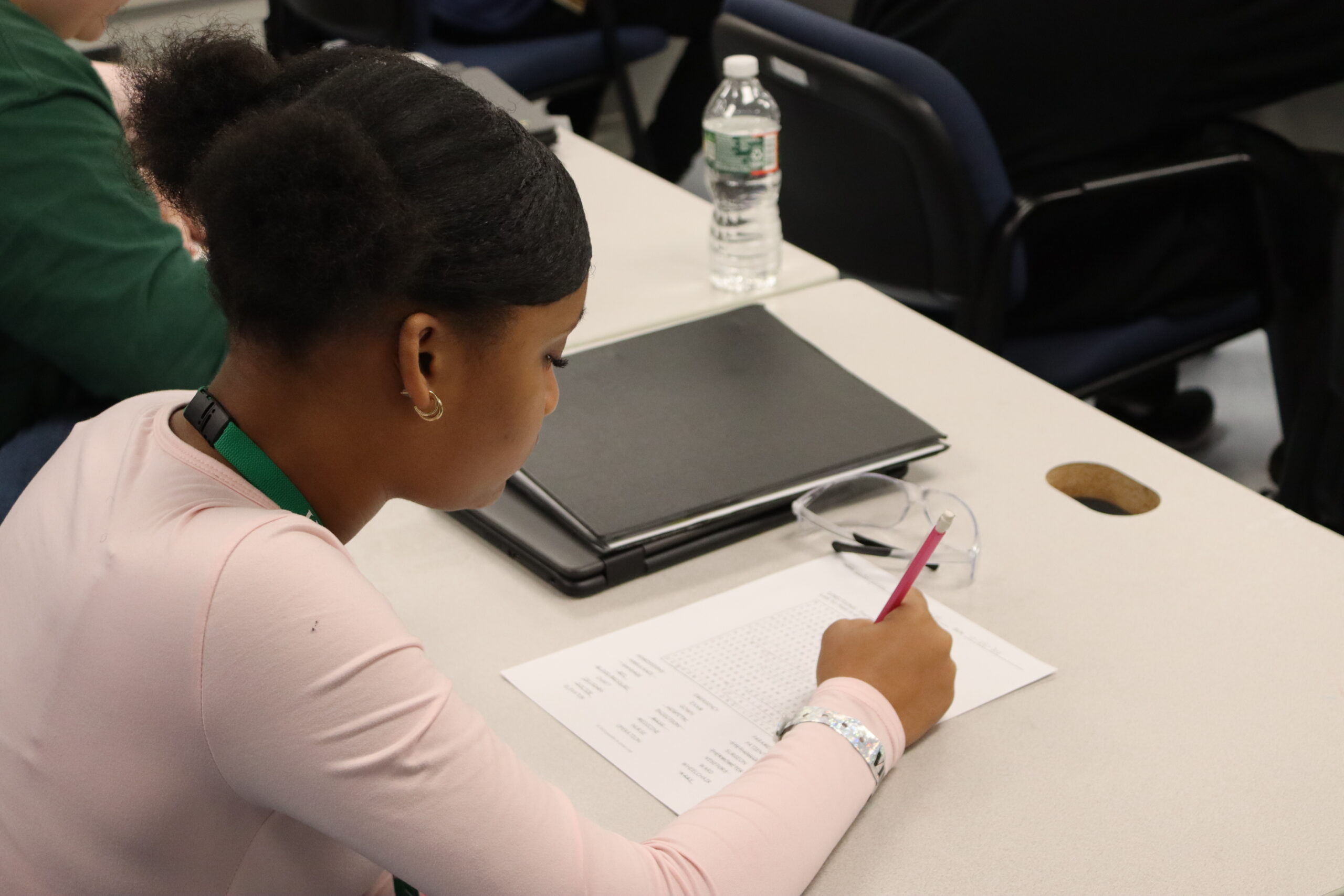 Freshmen in nursing working on activities